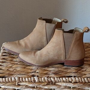 Nisolo Suede Chelsea Boots 7.5